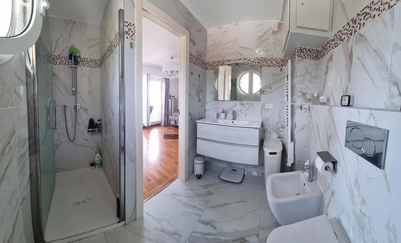 Homestay Dernier Etage D'Une Maison Roquebrune-Cap-Martin